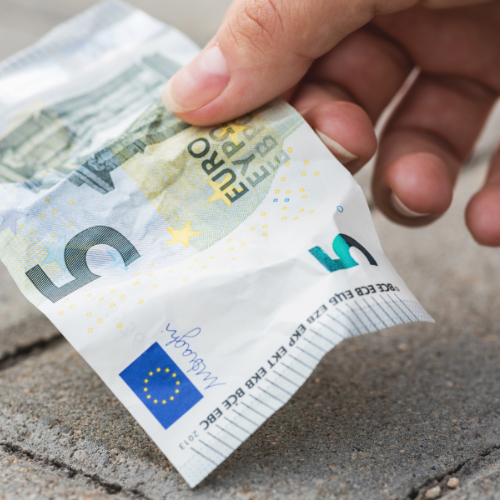 Cash protects privacy and personal data