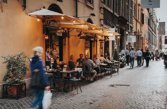 In Italy, 39% of people say they prefer to use cash (ECB, 2017)