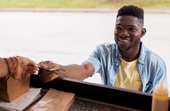 Should fooderies go cashless? Maybe not...