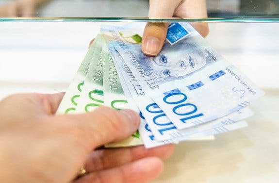 Swedish government expected to pass law requiring all banks to handle cash