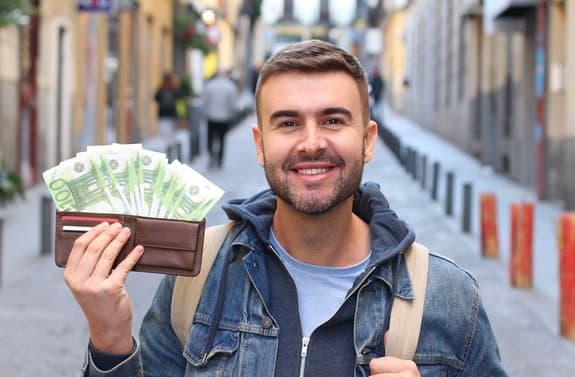 European consumer protection agency makes case for cash