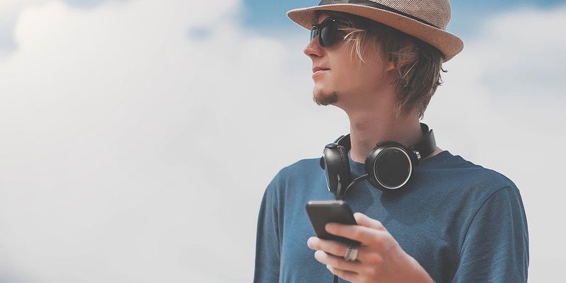 Aussie phone man wide 2