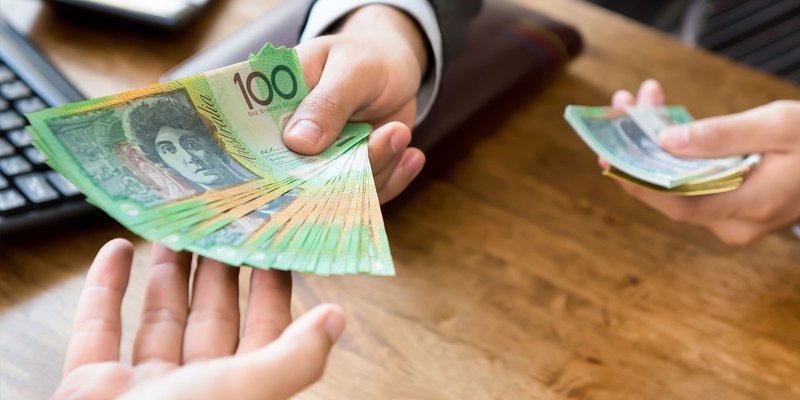 Australian-100-hand-HEADER-shutterstock-6030.max-800x600