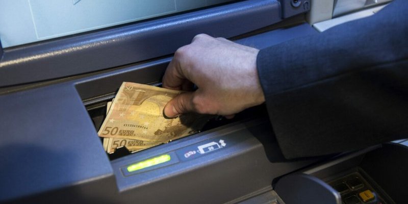 Dutch_banks_tell_consumers_to_keep_cash_at_h.max-800x600