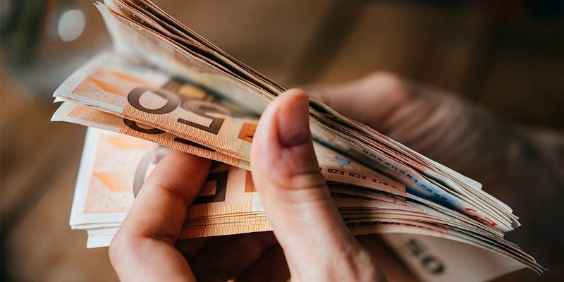 Euro_Wallet_Currency_414282427.original