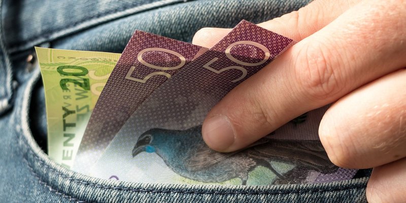 New-Zealand-Dollar-pocket-HEADER-IMAGEshutterst.original
