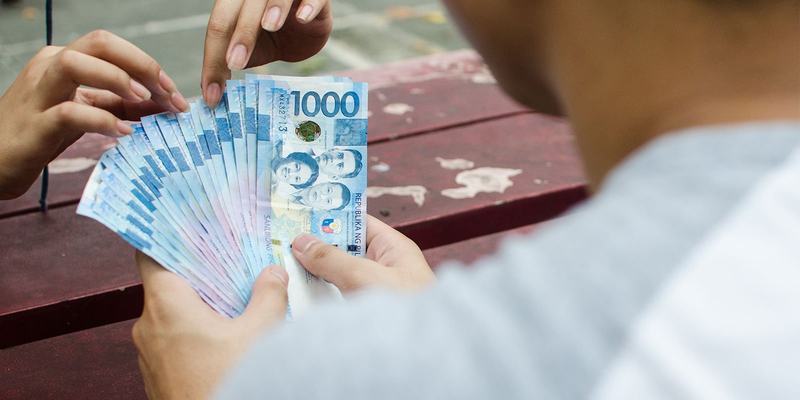 Philippines-Cash-shoulder-HEADER-shutterstock-6.original (1)