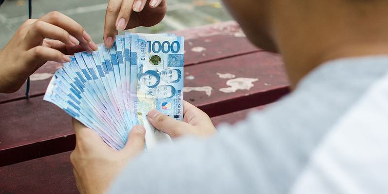 Philippines-Cash-shoulder-WIDE-shutterstock-674.original