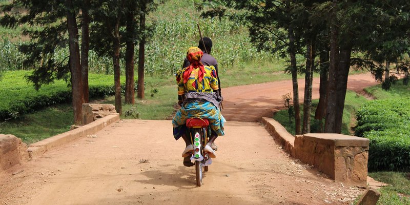 Rwanda-bicycle-people-HEADER-shutterstock-13290.original