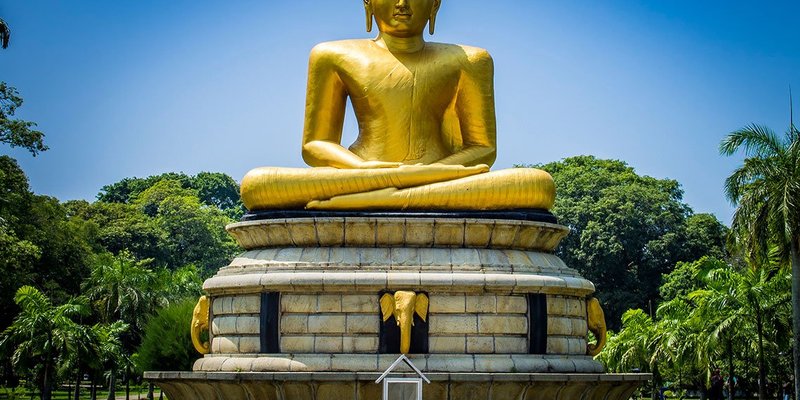 Sri-Lanka-Colombo-Golden-Buddha-WIDE-shutterstock-775044577.jpg