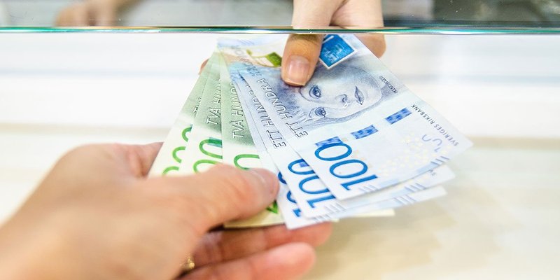 Swedish-Krona-bank-teller-WIDE-shutterstock_737230633.jpg