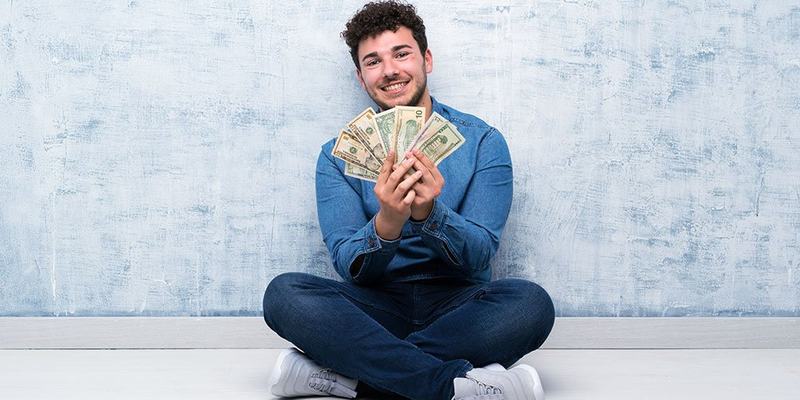 USA-guy-smile-cash-HOMEBANNER-shutterstock-1472.original