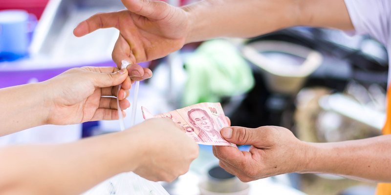 Yen-banknote-hands-HEADER-shutterstock-65425.max-800x600