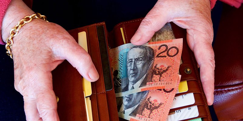 australia-20-lady-wallet-HEADER-shutterstock-11.original