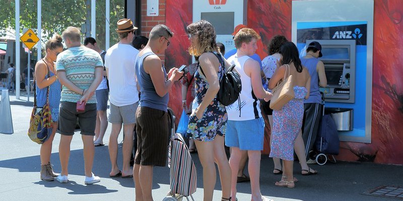 australia-atm-queue.max-800x600