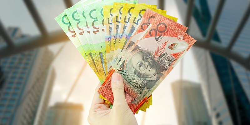 Australian cash hand wide