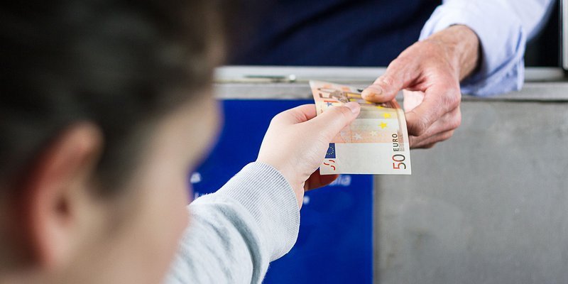 cash-road-toll-HEADER-shutterstock_406898293.max-800x600