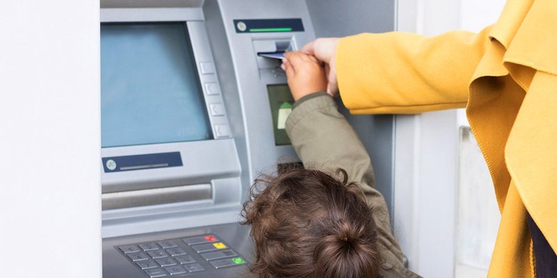 child-parent-atm-1140x750.jpg