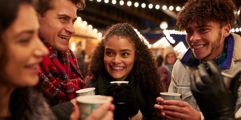 christmas-market-friends-HEADER-shutterstock_10.original