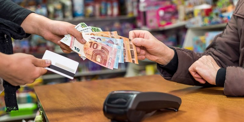 euros-cash-card-cashier-HEADER-shutterstock_124.original