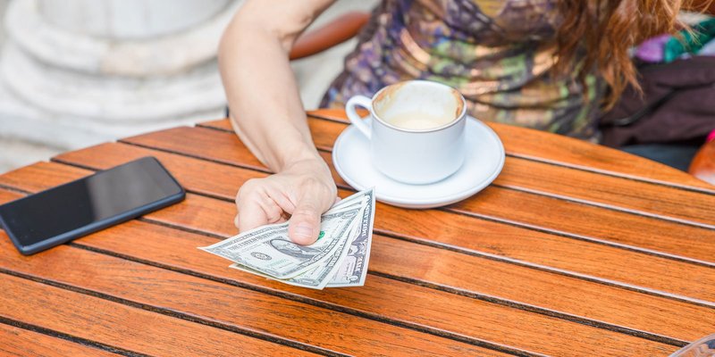lady-cafe-cash-mobile-HEADER-shutterstock-14964.original