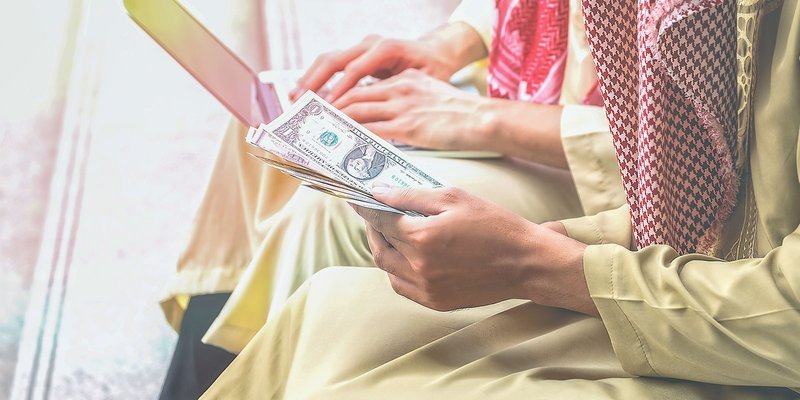 muslim-laptop-cash-HEADER-shutterstock_67541.max-800x600