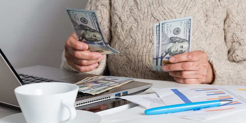 old-lady-cash-budget-HEADER-shutterstock-139011.original