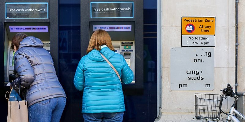 uk-barclays-atm.max-800x600