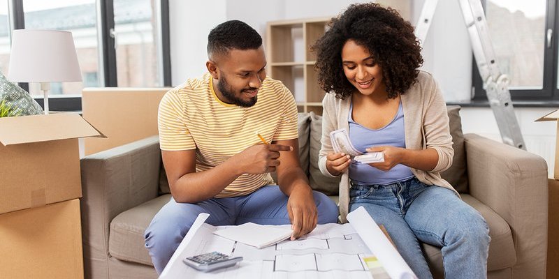 usa-budgeting-couple-1140x750.max-800x600